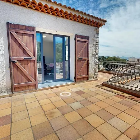 Aux Calanques De Figuerolle * Λα Σιοτά