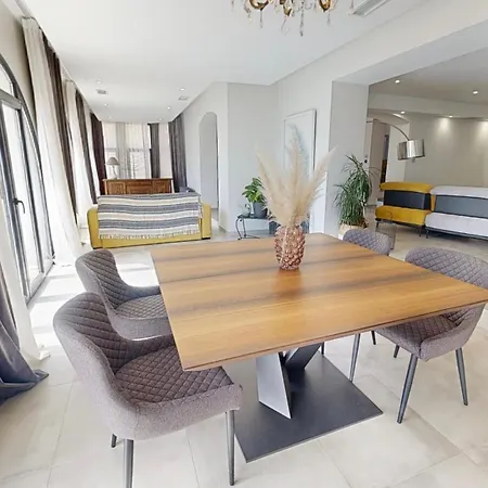 Aux Calanques De Figuerolle Λα Σιοτά