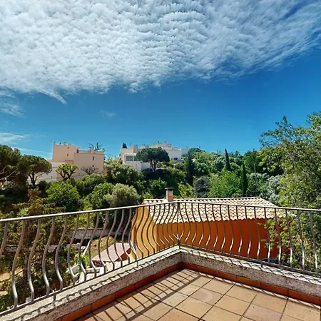 Aux Calanques De Figuerolle