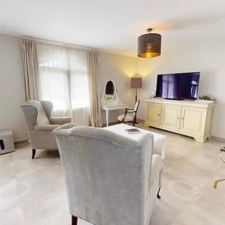 Aux Calanques De Figuerolle