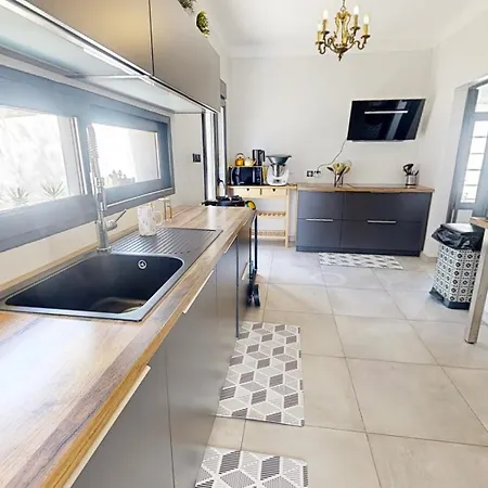 Aux Calanques De Figuerolle